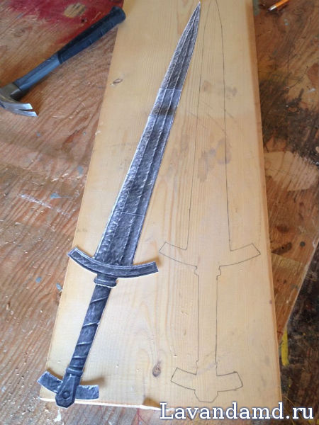 Как сделать бутафорское оружие из дерева своими руками